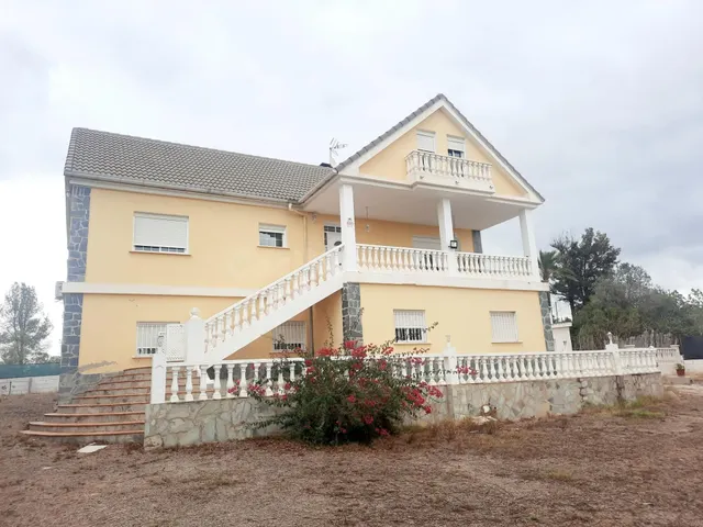 Precioso Chalet en Urbanización Los Lagos Alginet