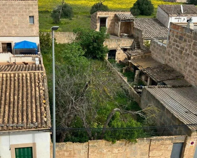 Solar urbano con posibilidad de construir hasta 3 viviendas 