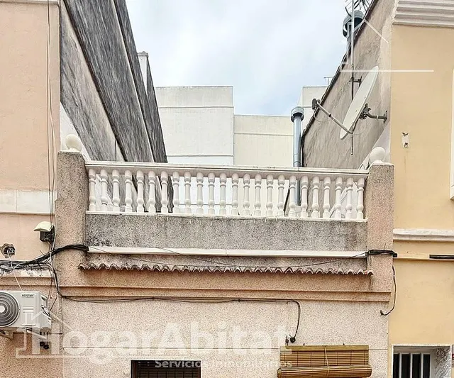 ¡Cerca del puerto! Casa espaciosa y semireformada con gran terraza, toda amueblada — 39