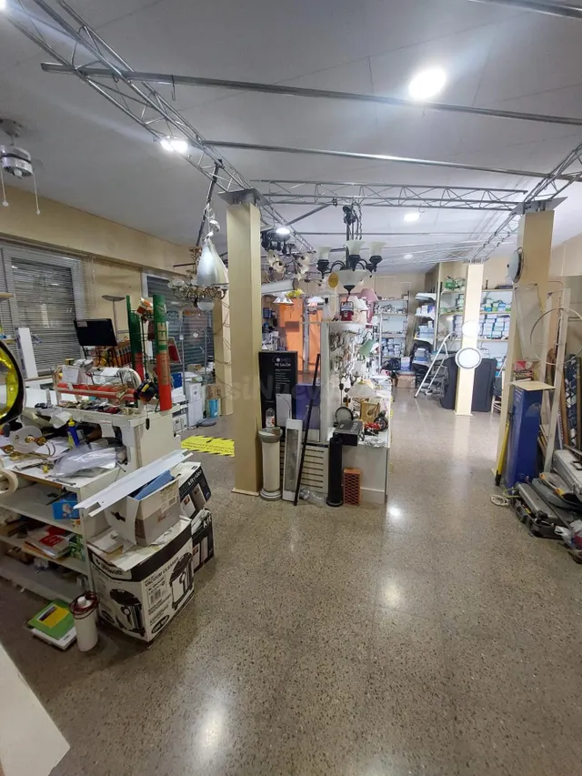 LOCAL COMERCIAL A SÚRIA, possibilitat de fer vivenda!!!! - foto 3