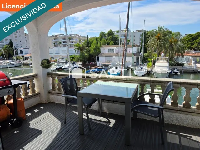Apartamento con amarre privado y licencia turística Roses — 24