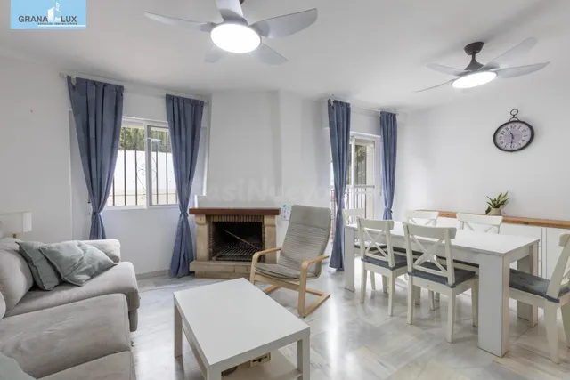 Casa independiente con piscina en La Zubia. — 4