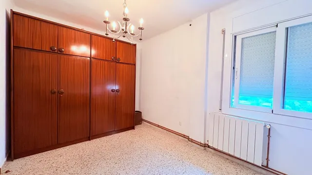 Pis cantoner totalment exterior amb balcó, orientat al sud i ascensor — 16