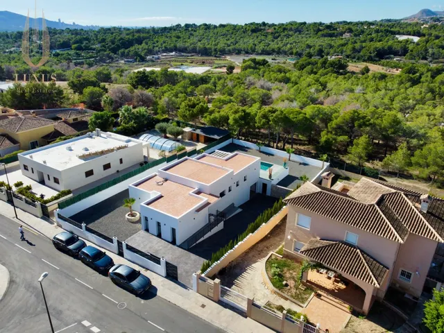 Villa en una sola planta con privacidad y bonitas vistas — 43