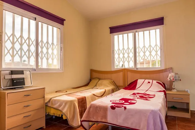 Chalet independiente a la venta en Playa Flamenca — 50