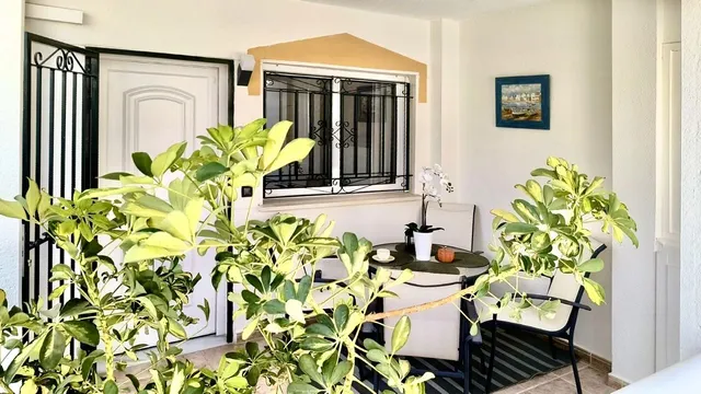 ADOSADO DE 3 DORMITORIOS Y 2 BAÑOS EN ORIHUELA COSTA (PLAYA FLAMENCA) — 32