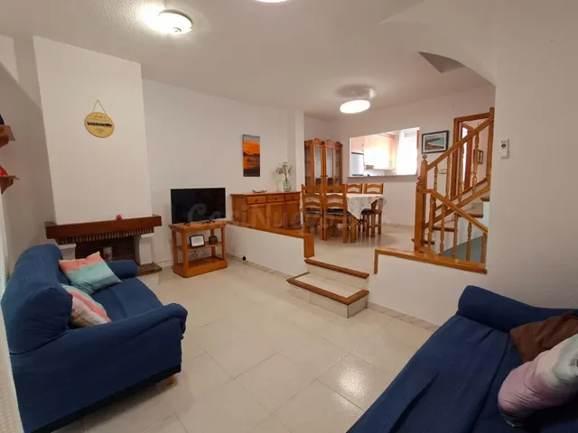 ALQUILER DE INVIERNO - CASA ADOSADA DE TRES habitaciones Y D