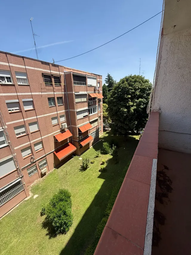 Oportunidad en Pinar del Rey: Piso de 3 dormitorios para ref