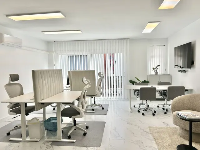 Oficina 49m² en venta - Centro — 18