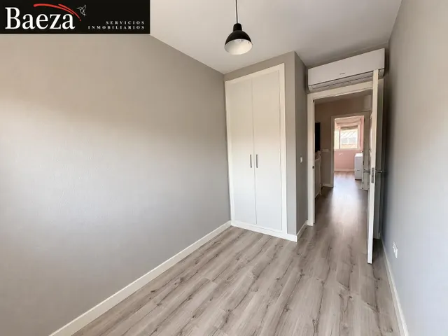 Bungalow totalmente reformado en venta, con piscina comunitaria, porche y garaje privado — 22