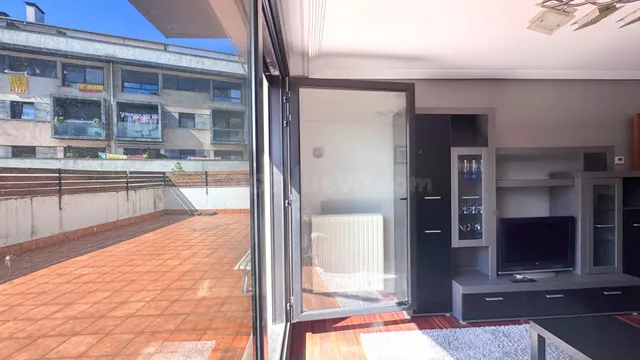 ¡Espectacular bajo amueblado con terraza de 70 m2 y orientac - foto 5