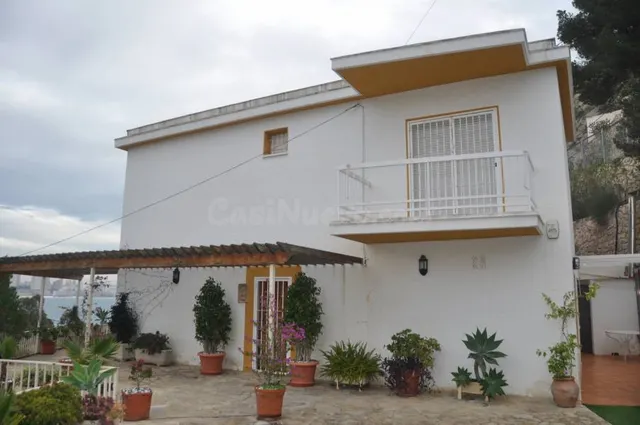 BONITO CHALET en PLAYA PONIENTE — 2