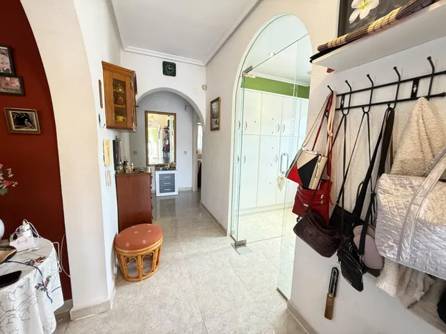 Impresionante Chalet Independiente en El Chaparral, Torrevieja — 31