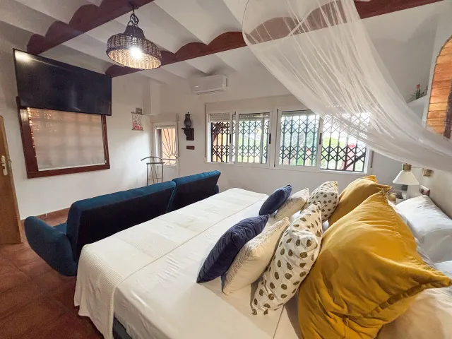 Villa de 6 dormitorios y 4 baños en Jacarilla (Alicante) — 20