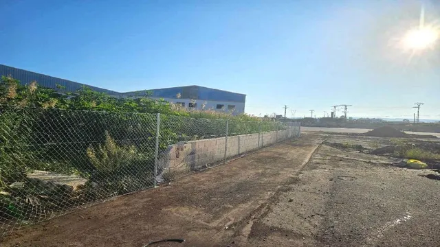 Se vende suelo industrial con nave — 10