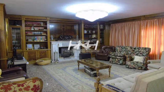 Sensacional villa en urbanización Santa Bárbara. / HH Asesores inmobiliarios. — 24