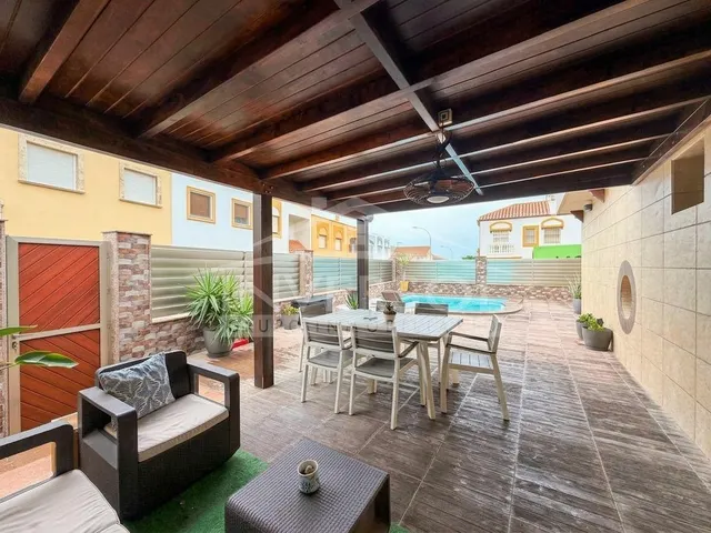 VIVIENDA ADOSADA CON PISCINA PRIVADA — 37
