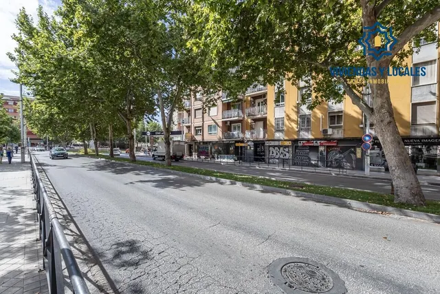Local de 247 m2 en avenida de madrid – Granada capital — 18