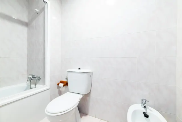 EXCEPCIONAL OPORTUNIDAD, PISO  EN CALAHONDA. — 21