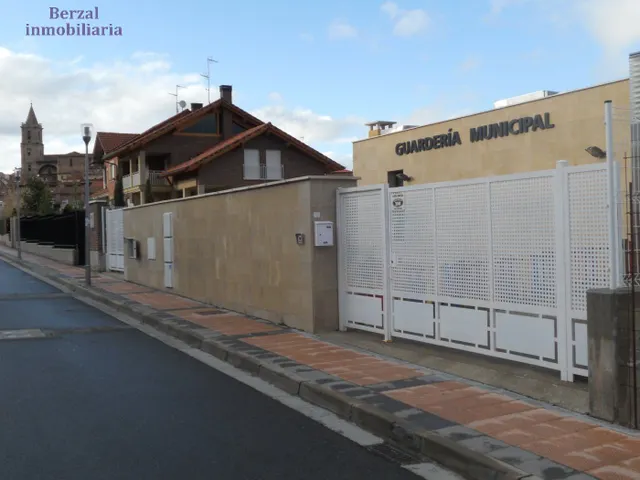 Chalet en venta en Navarrete. Muy amplio. A estrenar. — 31