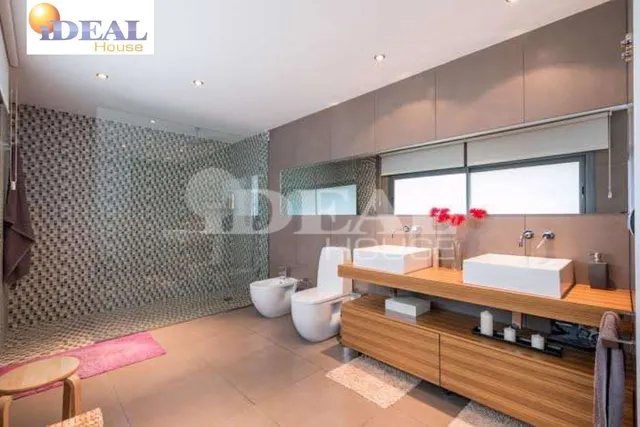 Ref.: A8488G7. Increible chalet de lujo y diseño, parcela 1500 m2,  piscina propia, pista de padel. — 29