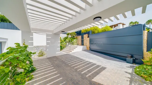 EXCLUSIVA VILLA DE LUJO CON VISTAS AL MAR - foto 3