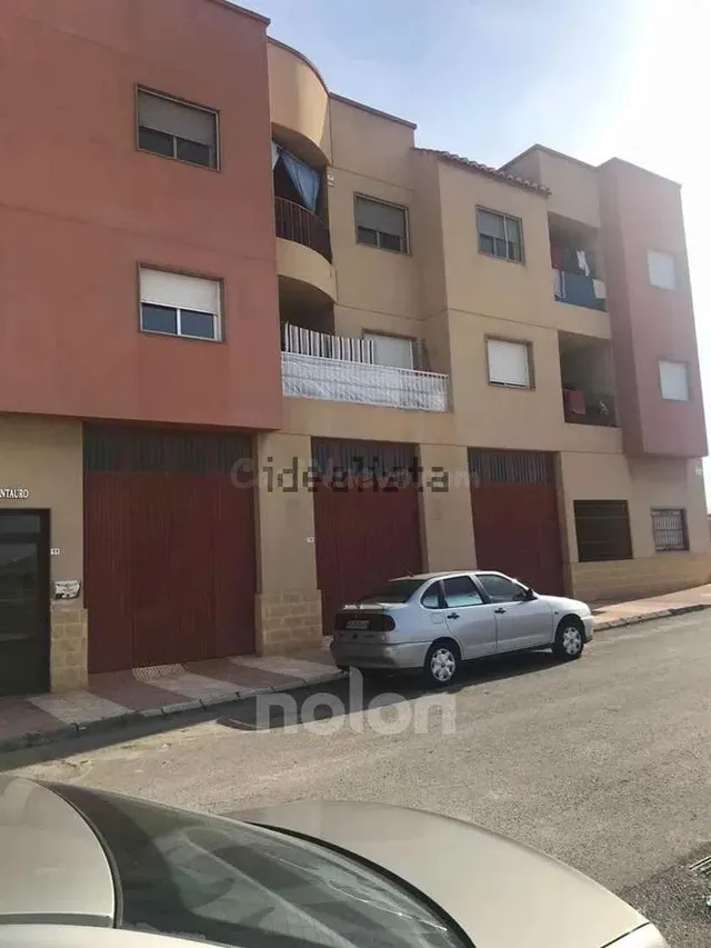 Piso en venta en Calle Centauro - foto 2