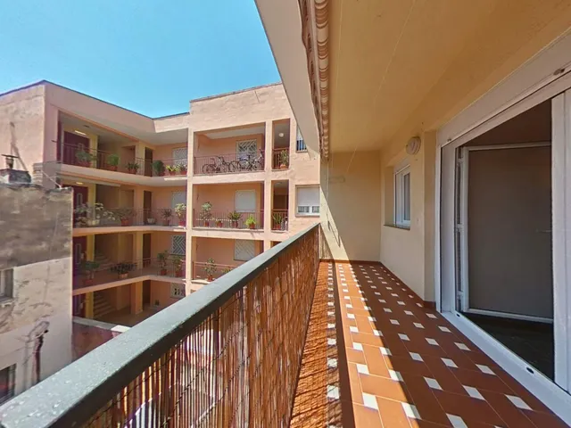 GRANDE PISO CALLE VALENCIA — 48