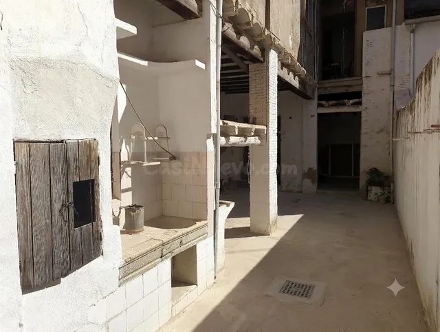 Magnífica Casa de Pueblo con Gran Potencial en Carcaixent - foto 3