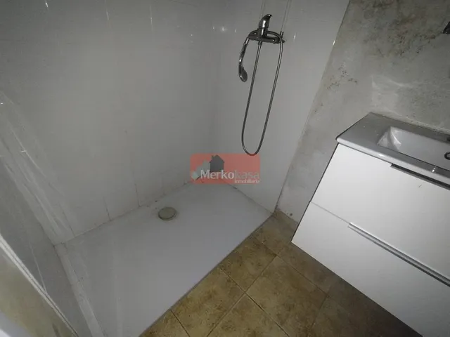 SE ALQUILA BAJO COMERCIAL ADAPTADO PARA CUALQUIER TIPO DE NEGOCIO EN  PLAZA ALICANTE — 5