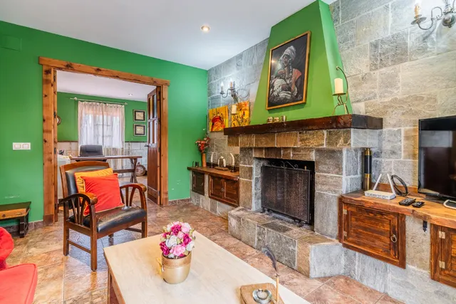 VENTA DE CHALET EN VENTA EN LAS DEHESILLAS — 42