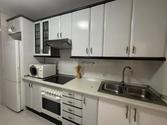 Poligono Residencial. Piso AMUEBLADO con 3 dormitorios y 2 b