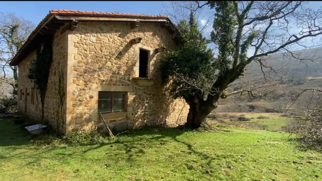 CASA DE PIEDRA EN PARQUE NATURAL RESERVA DEL SAJA — 9