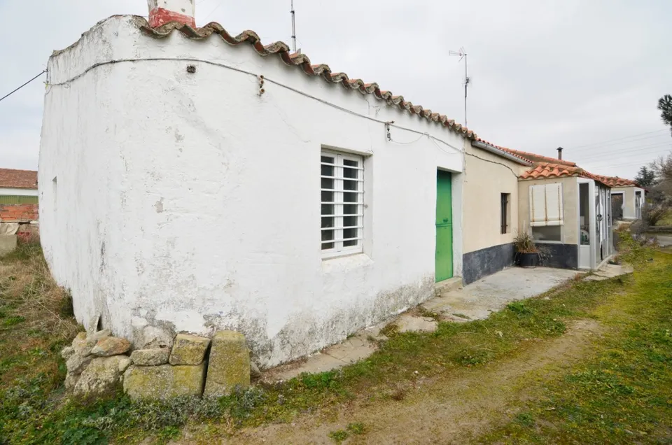 Urbis te ofrece una parcela con vivienda zona Puente Ladrillo de Salamanca.
