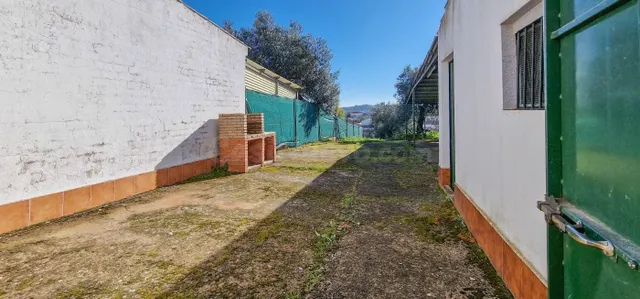 Casa con terreno en Salvatierra de los Barros-Badajoz - foto 3