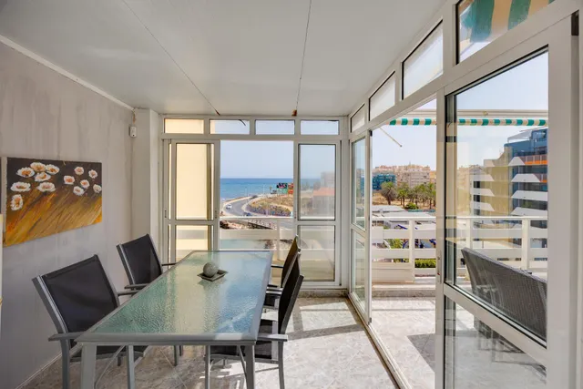 Apartamento de dos dormitorios, en primera línea, con fantásticas vistas al mar — 10