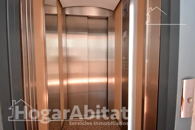 ¡OPORTUNIDAD! SEMINUEVO Y ACOGEDOR CON ASCENSOR Y TERRAZA — 24