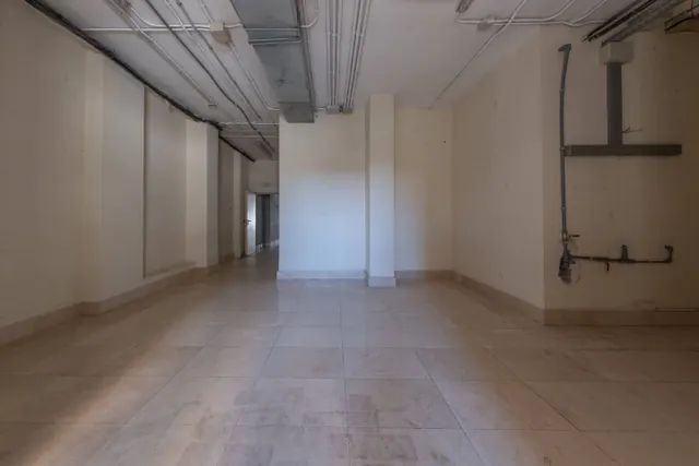 Local comercial de 200 m2 en Rafael Cabrera – Gran visibilidad y salida a dos calles — 17