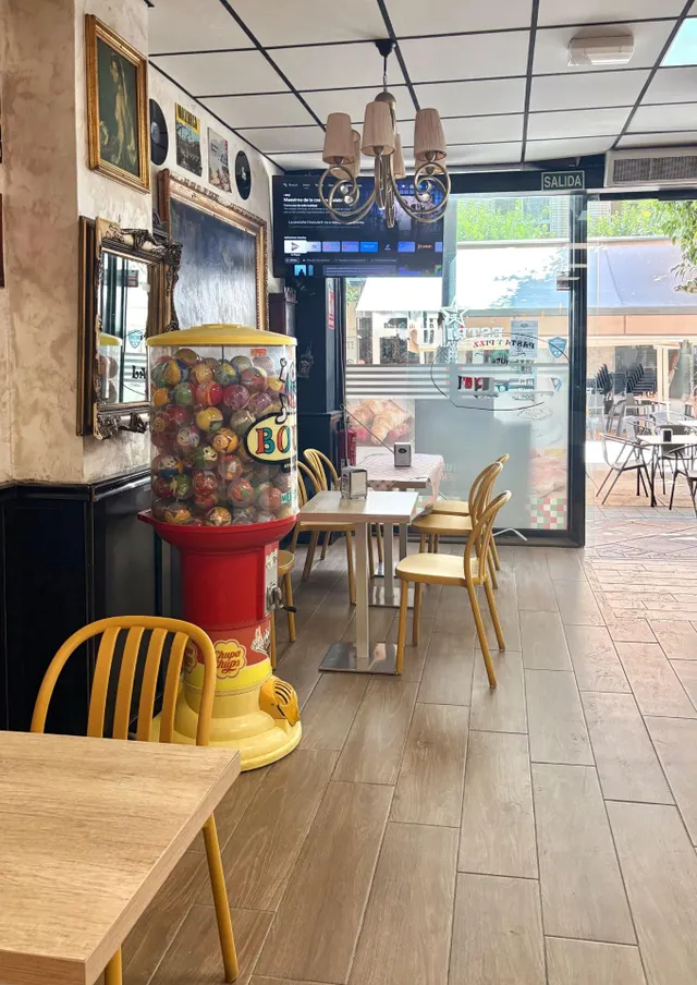 CAFETERÍA-PIZZERÍA TOTALMENTE EQUIPADA Y CON LICENCIAS EN PA - foto 2
