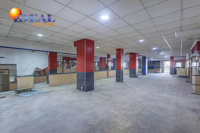 Local de 247 m2 en avenida de madrid – Granada capital — 6