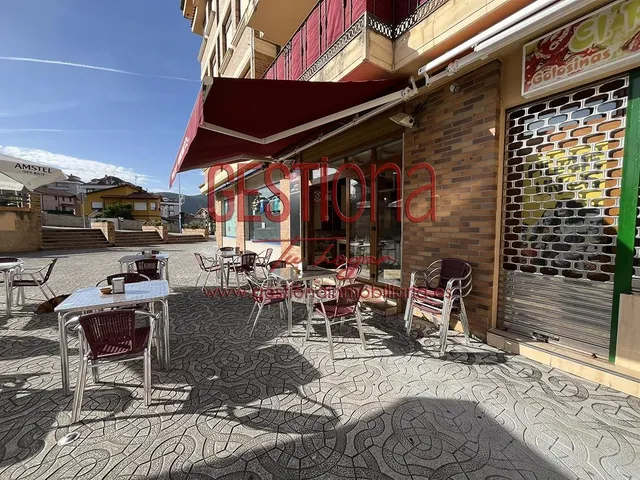 **Oportunidad Única: Bar-Restaurante en Pleno Funcionamiento** — 16