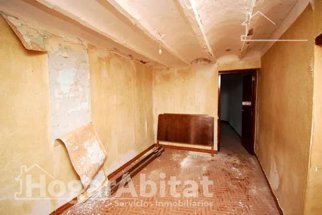 ¡GRAN OPORTUNIDAD! DOS CASAS CON TERRAZA Y BALCÓN — 50