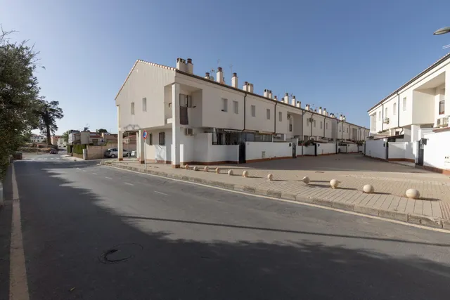 CASA EN VENTA EN GUADIX – ZONA MERCADONA — 32