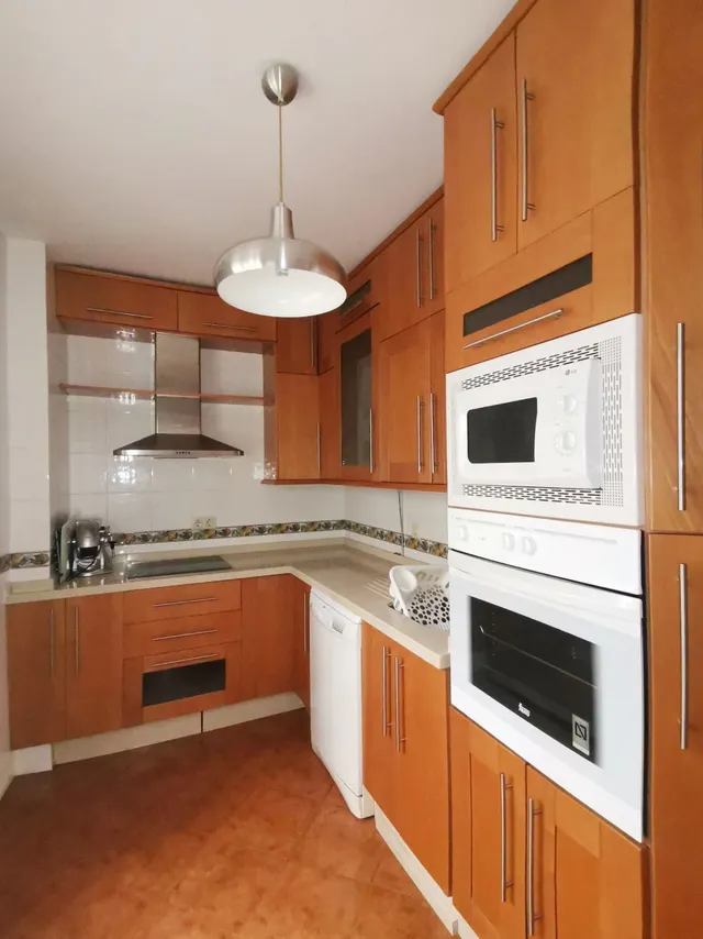 SE VENDE CASA EN PLENO CENTRO DE LOS VILLARES — 32