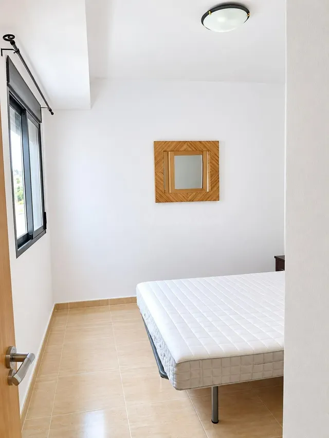 Piso luminoso de 2 dormitorios con garaje y trastero - foto 5