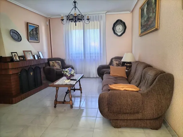 Amplia Casa en Melgar de Fernamental con Jardín y Terraza — 28