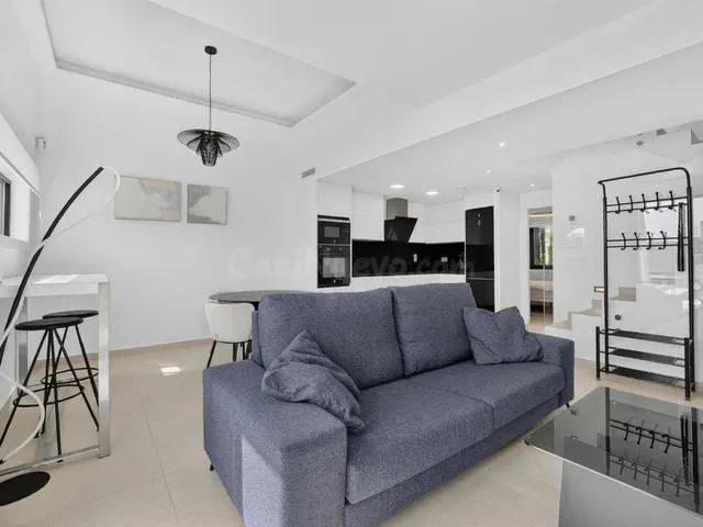 VILLA MODERNA CON PISCINA PRIVADA Y SOLARIUM EN LA AZOTEA | EL RASO, GUARDAMAR — 6