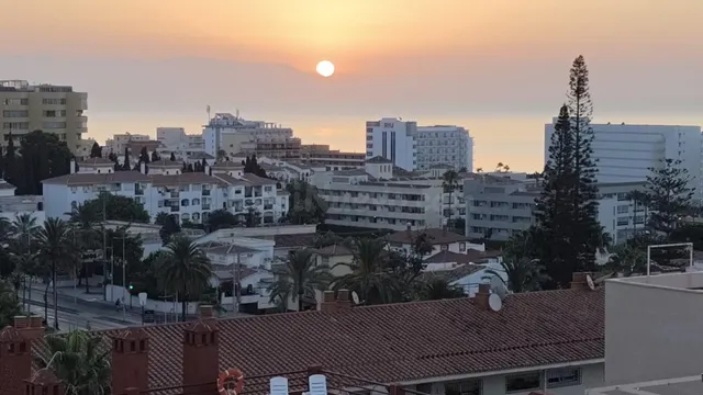 ÁTICO DÚPLEX CON VISTAS PANORÁMICAS EN BENAMÁDENA - foto 2