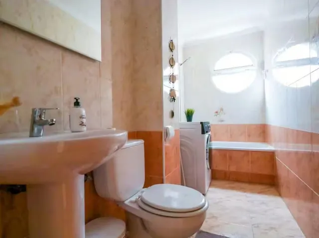 Apartamento con balcón, Alicante, Torrevieja. 2 habitaciones, 51 m2, 700 metros del mar — 24