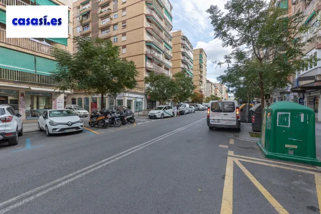 Piso de 3 dormitorios en calle milán, zaidín | muy luminoso y con gran potencial — 33